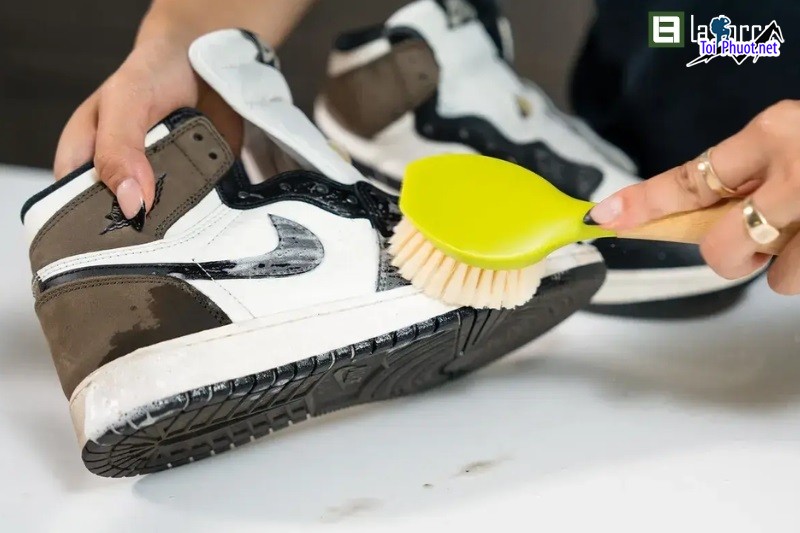 Top 10 Dịch vụ vệ sinh giày nổi tiếng Lai Châu Mọi vết bẩn và ố vàng sẽ được xử lý (2)