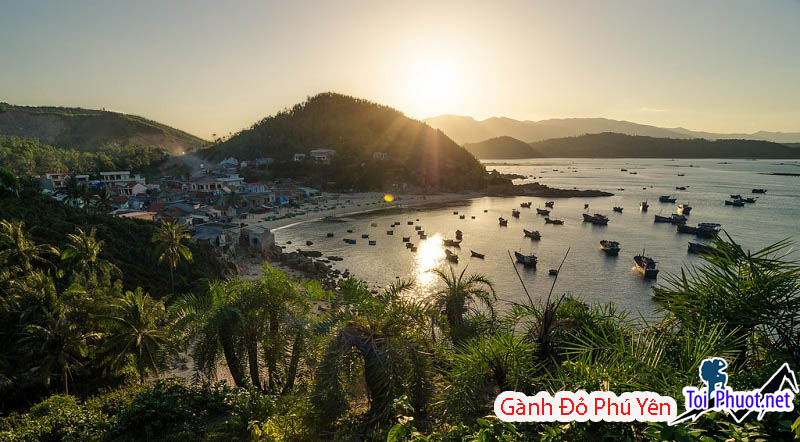 Gành Đỏ Phú Yên đẹp lung linh trong ráng chiều đầy nắng