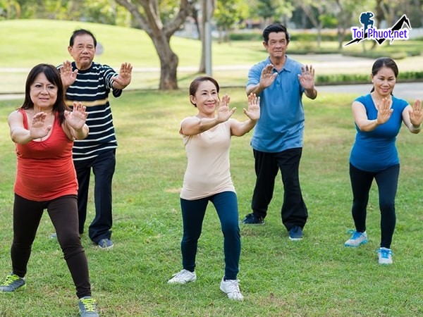 Dịch vụ tập thể dục dưỡng sinh ngoài trời và 5 bài tập dễ dàng cho người lớn tuổi (2)