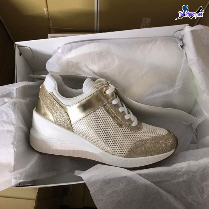 Top 6 Shop bán giày thể thao đẹp nhất tỉnh Thanh Hóa đội ngũ nhân viên thân thiện (4)