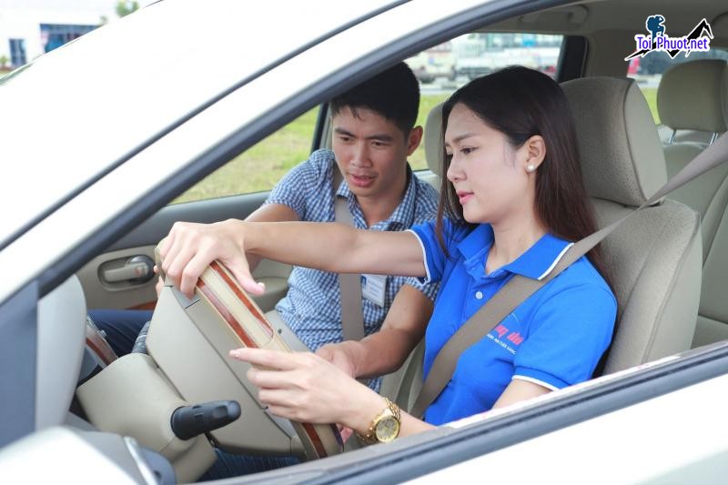 Top 9 Trung tâm dạy lái xe ô tô uy tín và chuyên nghiệp nhất ở Hà Nội Giáo viên nhiệt tình (4)