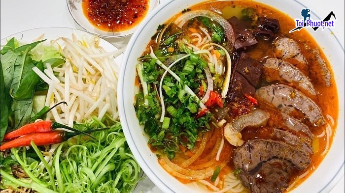 Top 10 Quán bún bò Huế ngon ở Đà Nẵng ăn một lần là nhớ mãi không thôi (4)