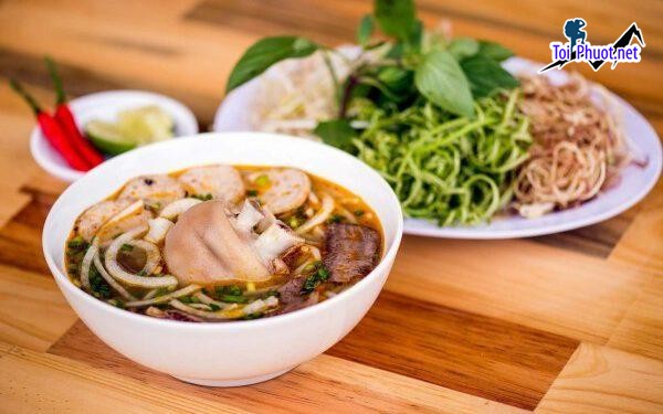 Top 10 Quán bún bò Huế ngon ở Đà Nẵng ăn một lần là nhớ mãi không thôi (5)