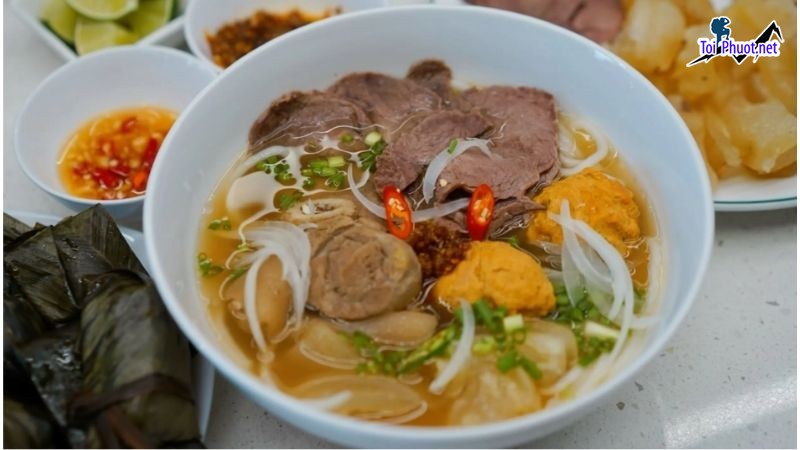 Top 10 Quán bún bò Huế ngon ở Hồ Chí Minh được đông đảo khách hàng yêu thích (2)