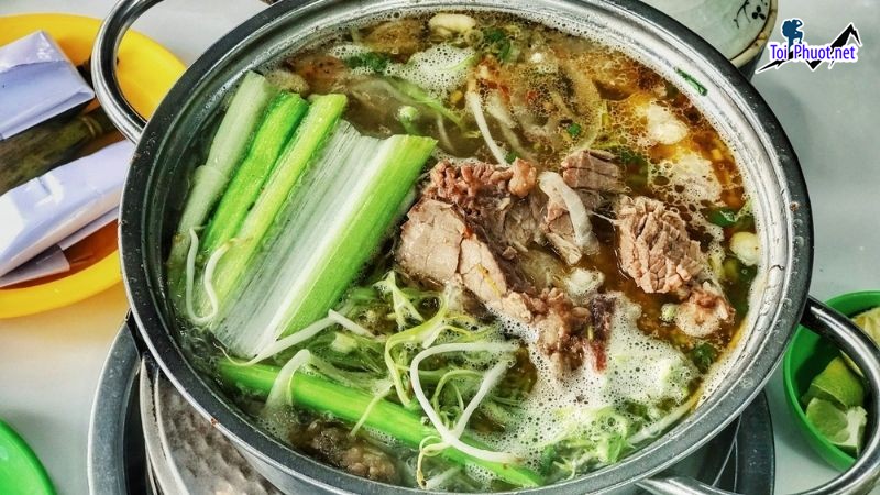 Top 10 Quán bún bò Huế ngon ở Hồ Chí Minh được đông đảo khách hàng yêu thích (3)