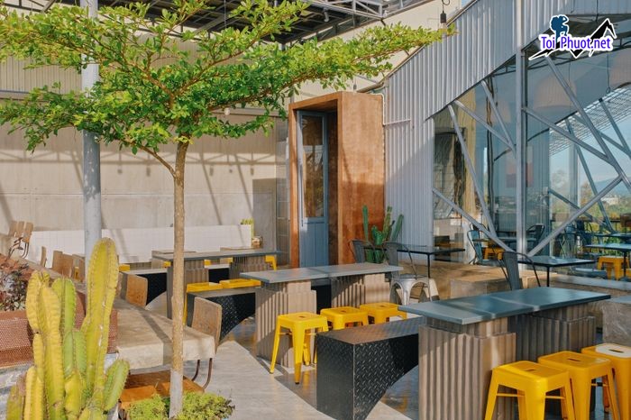 Top 10 Quán cafe đẹp nhất Gia Lai Đội ngũ nhân viên phục vụ tận tình, vui vẻ (4)