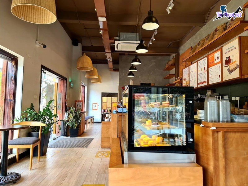 Top 10 Quán cafe đẹp nhất Quảng Trị view đẹp, đồ uống ngon không gian rộng rãi (4)