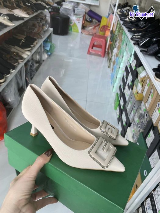 Top 10 Shop giày nữ đẹp được yêu thích nhất Cao Bằng màu sắc bắt mắt (2)