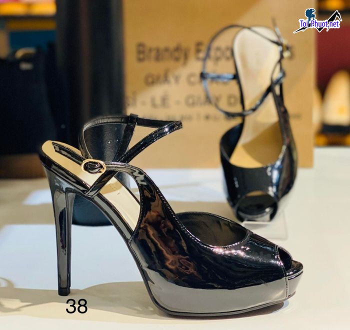 Top 11 Shop giày nữ đẹp được yêu thích nhất Hà Nội bền đẹp (6)