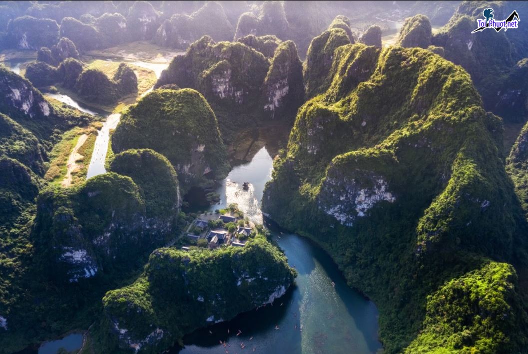 Top 12 Danh lam thắng cảnh đẹp nhất tại Ninh Bình khám phá vẻ đẹp nơi đây (4)