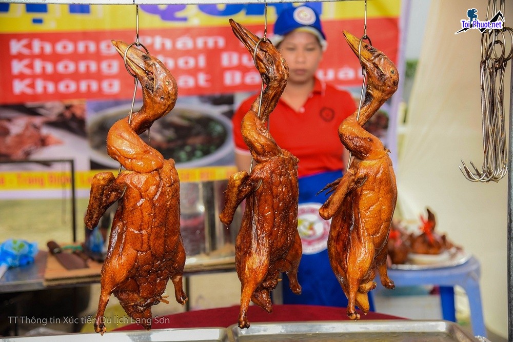Top 2 Quán vịt quay ngon nhất Quảng Ngãi thịt vừa thơm ngọt, vừa dai và chắc thịt (1)