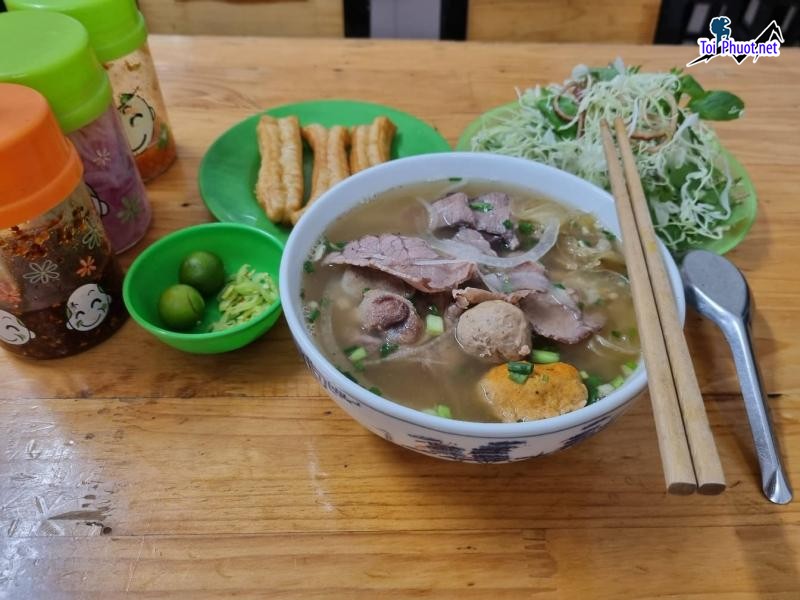 Top 5 Quán bún bò Huế ngon ở An Giang hình thức đẹp mắt, suất ăn đầy đặn (4)