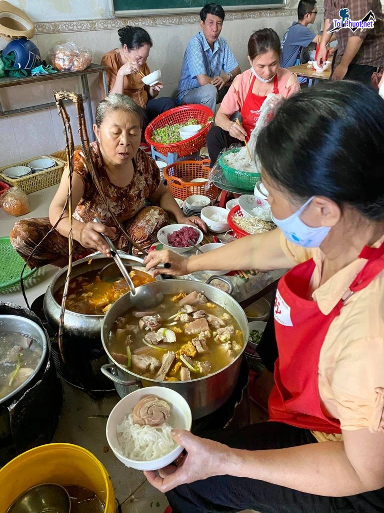 Top 5 Quán bún bò Huế ngon ở An Giang hình thức đẹp mắt, suất ăn đầy đặn (5)