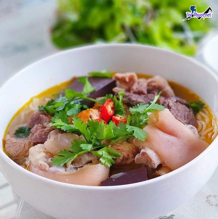 Top 5 Quán bún bò Huế ngon ở Lào Cai đắm say trong hương vị tươi ngon (4)