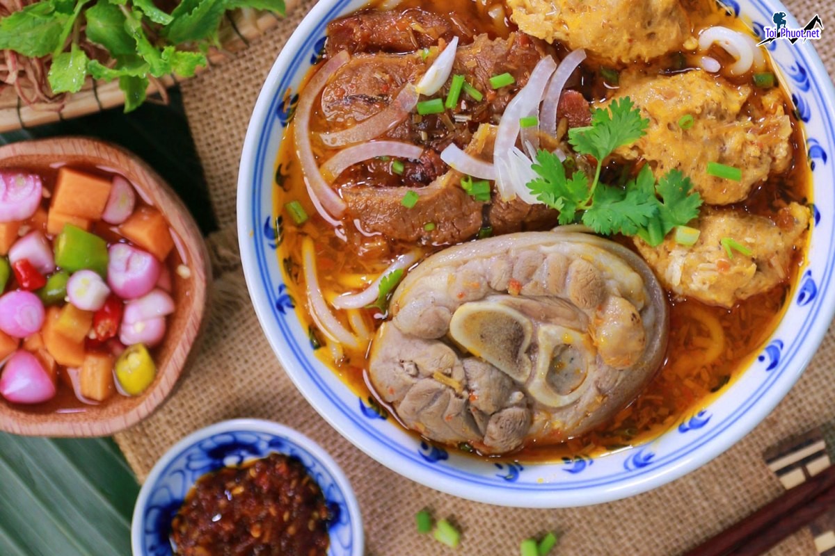 Top 5 Quán bún bò Huế ngon ở Quảng Ngãi phục vụ nhanh chóng làm hài lòng khách hàng (3)