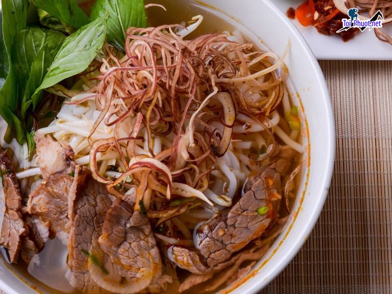 Top 7 Quán bún bò Huế ngon ở Hưng Yên phục vụ nhiệt tình nhanh chóng (3)