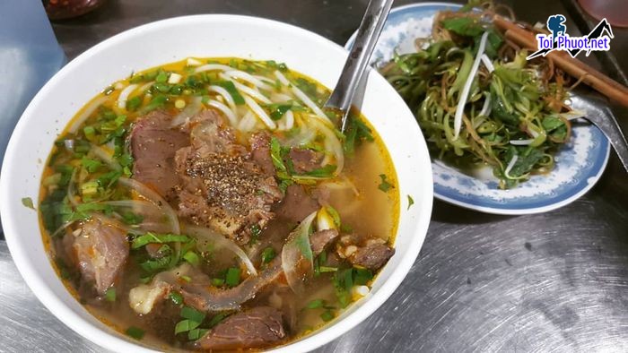 Top 7 Quán bún bò Huế ngon ở Hưng Yên phục vụ nhiệt tình nhanh chóng (4)