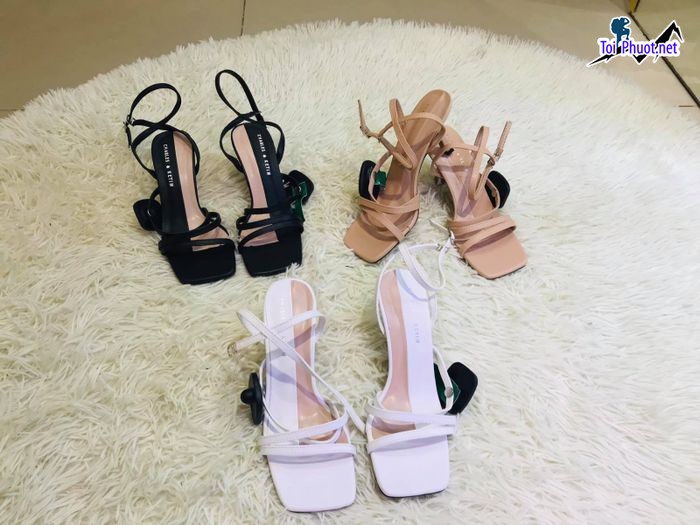 Top 8 Shop giày nữ đẹp được yêu thích nhất Hà Tĩnh thu hút chị em (1)