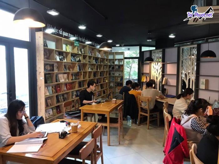 Top 9 Quán cà phê yên tĩnh, thích hợp tự học Quảng Ninh nhiều bạn yêu thích (2)