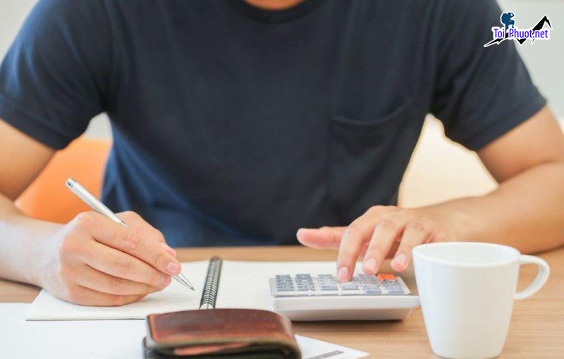 Summary of Smart Spending Tips for Financial Stability