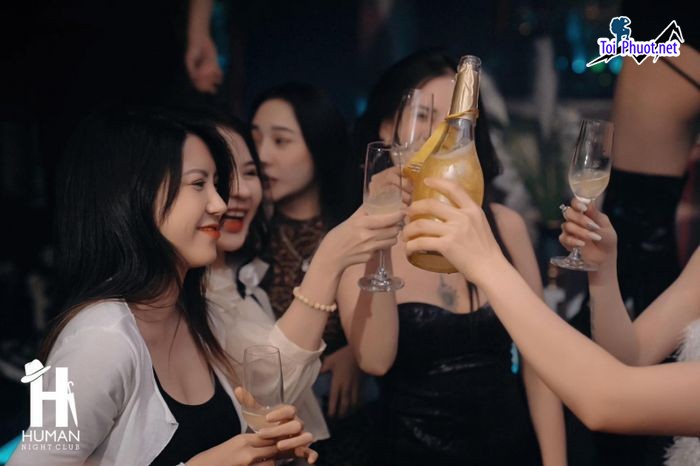 Top 5 Quán bar nổi tiếng nhất Cao Bằng cùng bạn bè quẩy hết nấc (3)