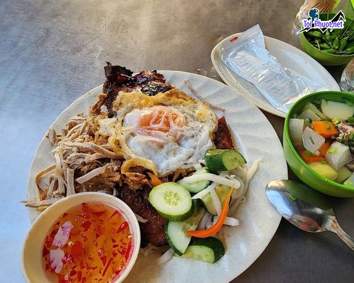 Top 5 Quán cơm ngon nhất Cao Bằng nhiệt tình, niềm nở, chu đáo của nhân viên (3)