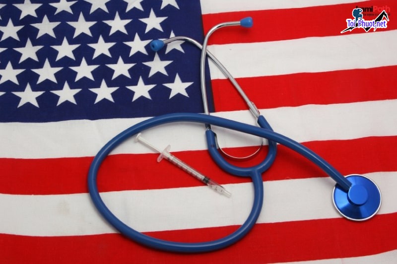 What are the benefits of health insurance Rights and obligations of participants in the US (1)